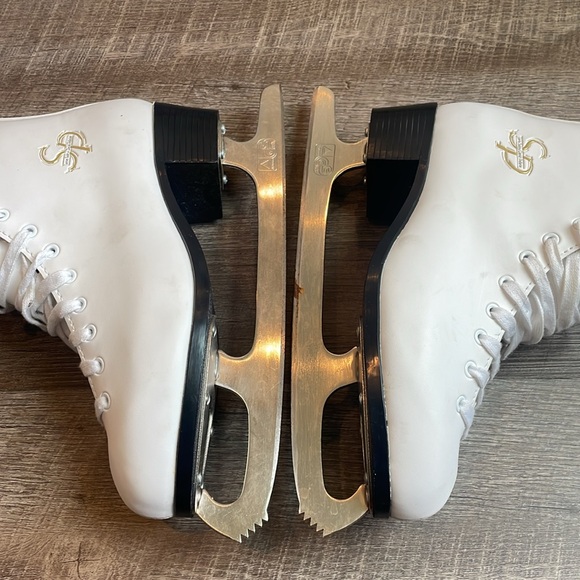 CCM Pirouette Jamie Sale&David Pelletier White Leather Figure Skates—Women’s 11 - Picture 8 of 10